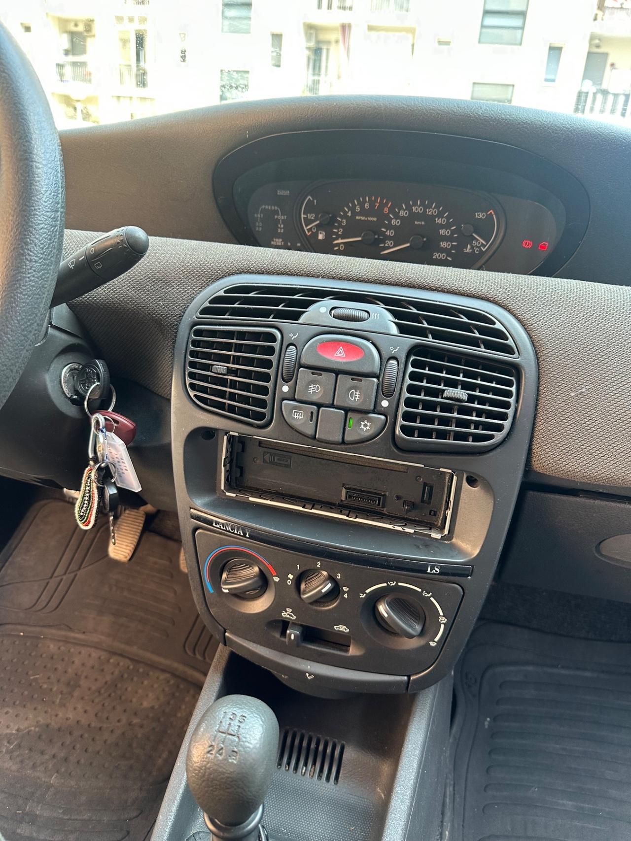 Lancia Y 1.2i 16V cat LS