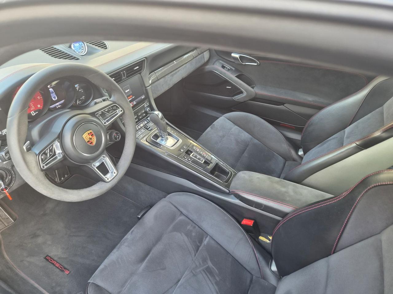 Porsche 911 3.0 Carrera 4 GTS Coupé