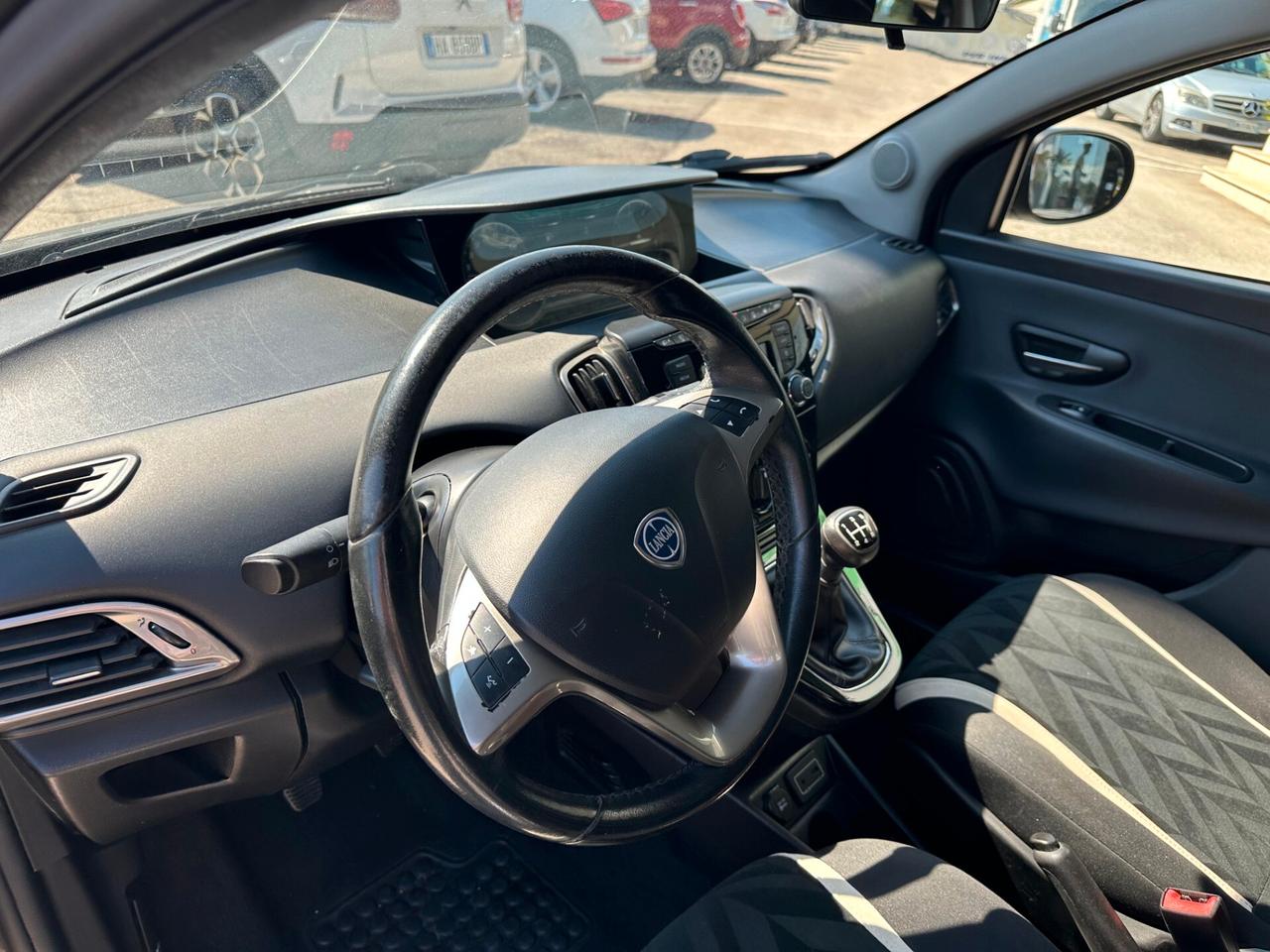 Lancia Ypsilon 1.3 MJT 16V 95 CV 5 porte S&S Platinum NEOPATENTATI