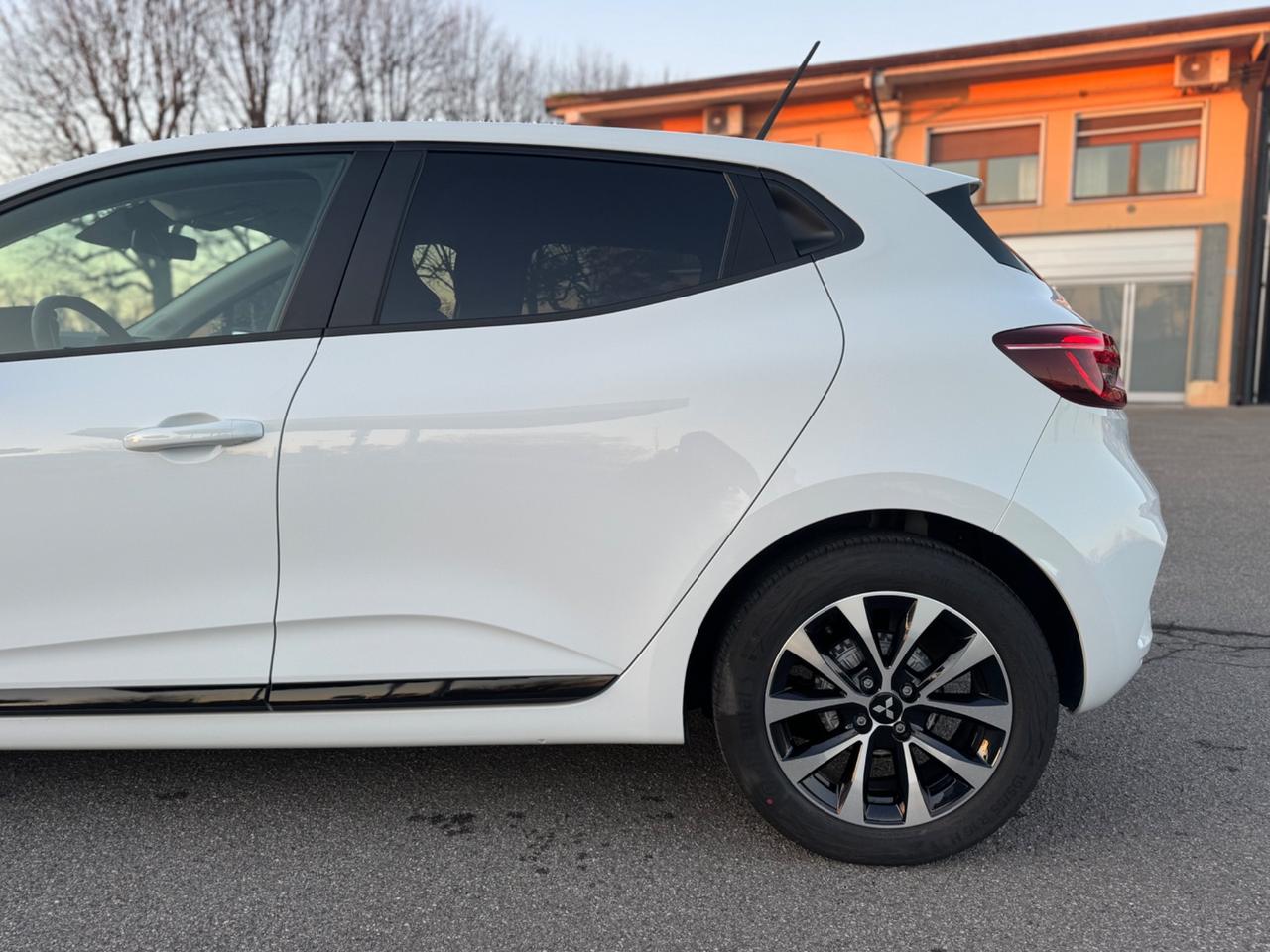 Mitsubishi Colt 1.0L turbo 90 CV Invite