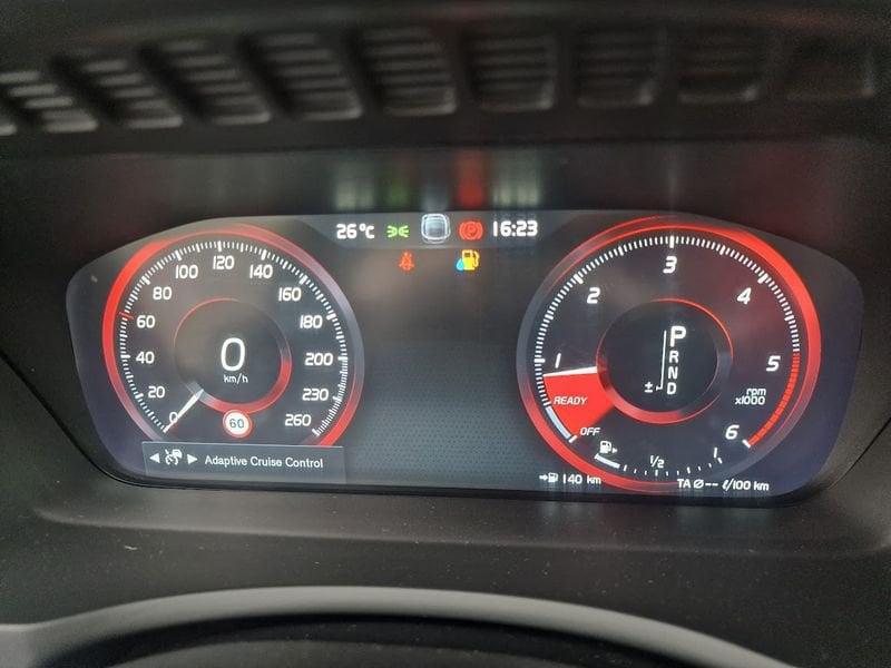 Volvo XC90 D5 AWD Geartronic 7 posti Momentum Euro 6 D-Temp