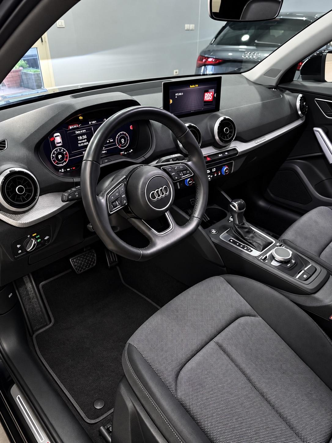 Audi Q2 40 TFSI quattro S tronic Identity Black