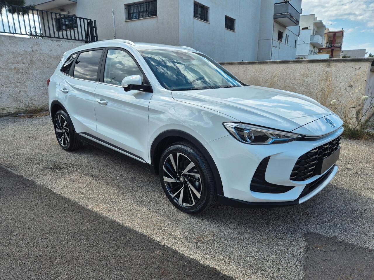 MG ZS LUXURY Full Hybrid