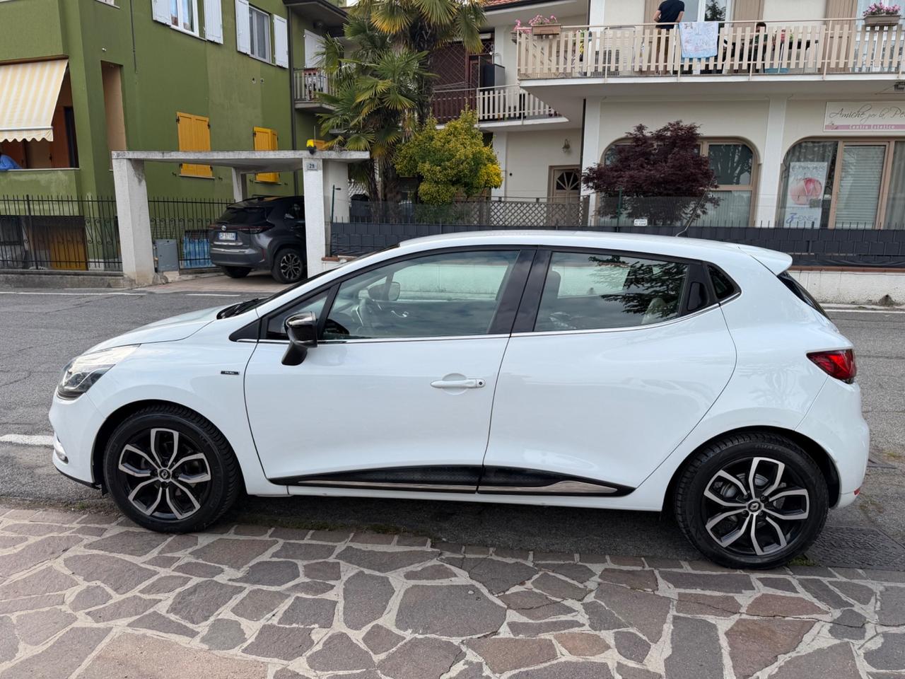 Renault Clio TCe 12V 75 CV 5 porte Moschino Life