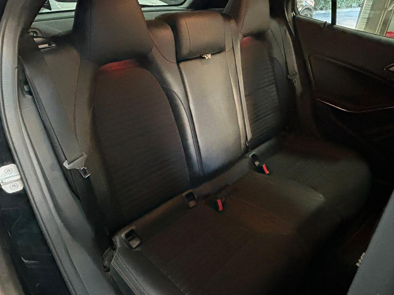 Mercedes-benz GLA 250 Auto 4Matic Premium AMG-Line