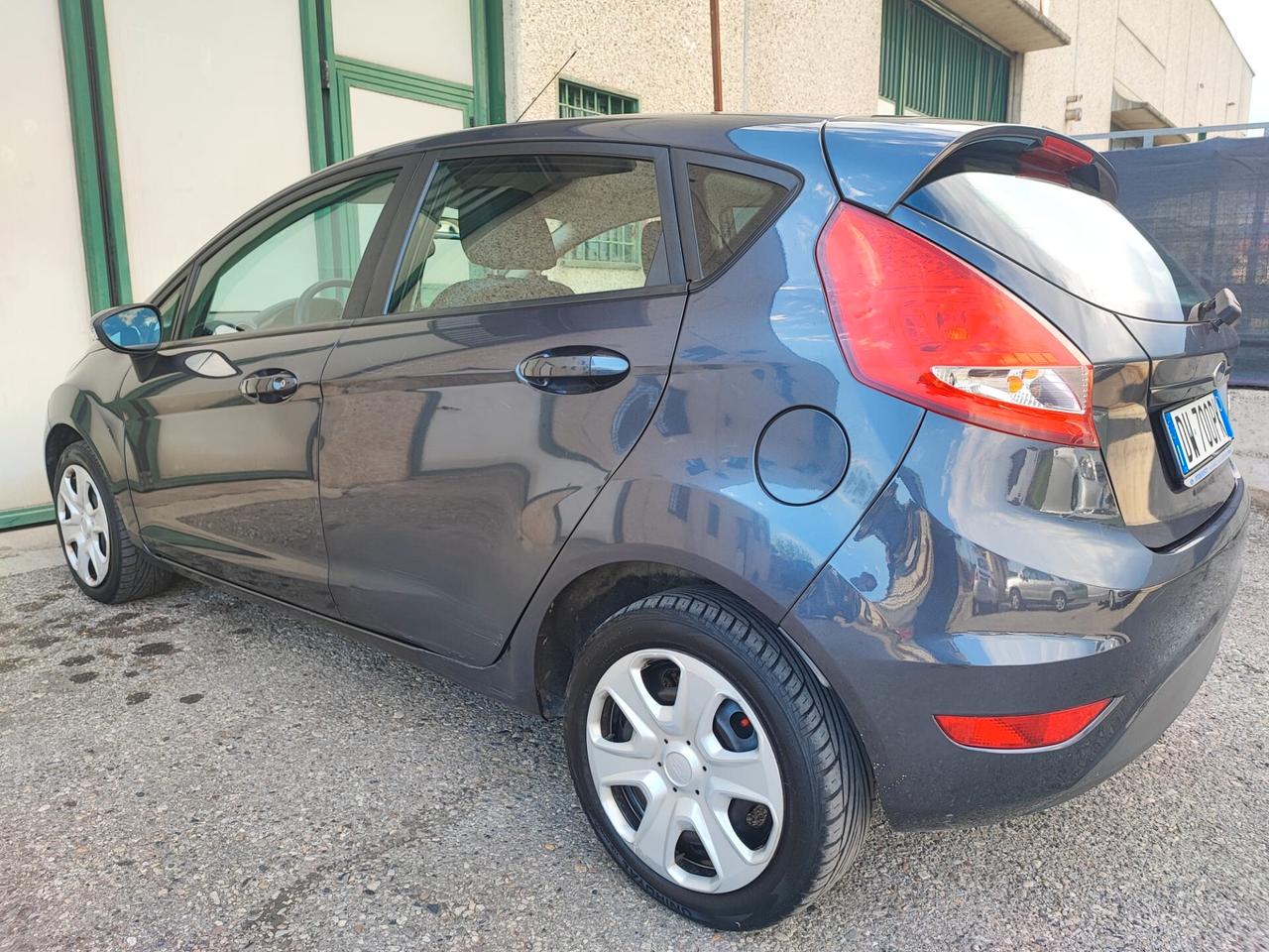 Ford Fiesta 1.2 BENZINA NEOPATENTATI 5 PORTE 2009