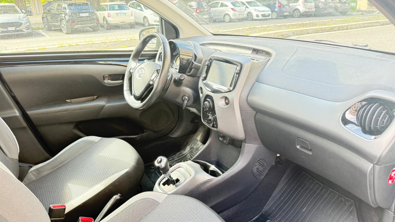 Toyota Aygo Connect 1.0 VVT-i 72 CV 5 porte x-play LED NAVI KAMERA CERCHI 16 PDC BLUETOOTH