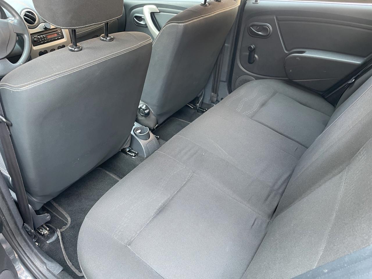 Dacia Sandero NEOPATENTATI - GOMME NUOVE