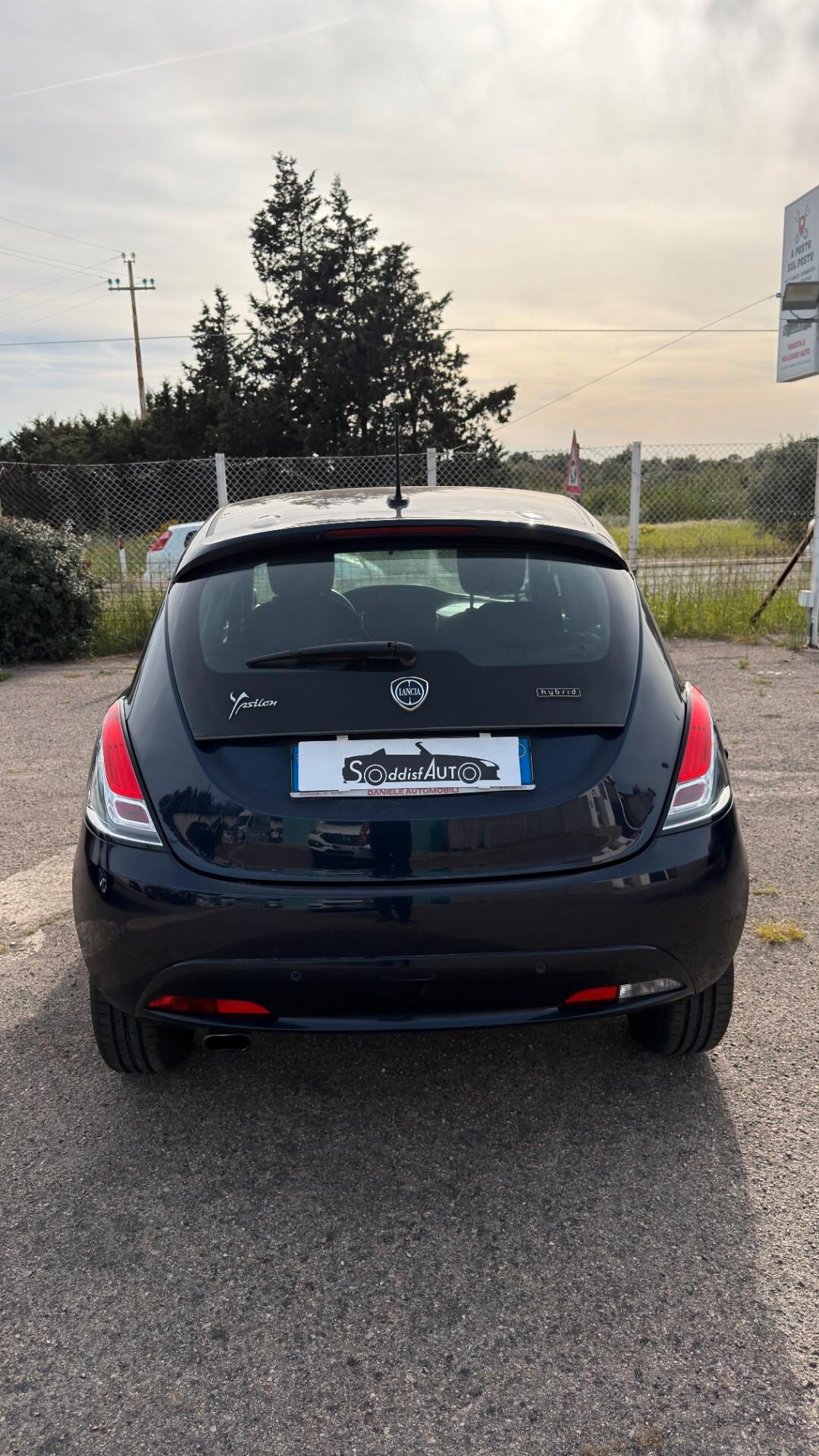 Lancia Ypsilon 1.0 FireFly 5 porte S&S Hybrid Ecochic Silver