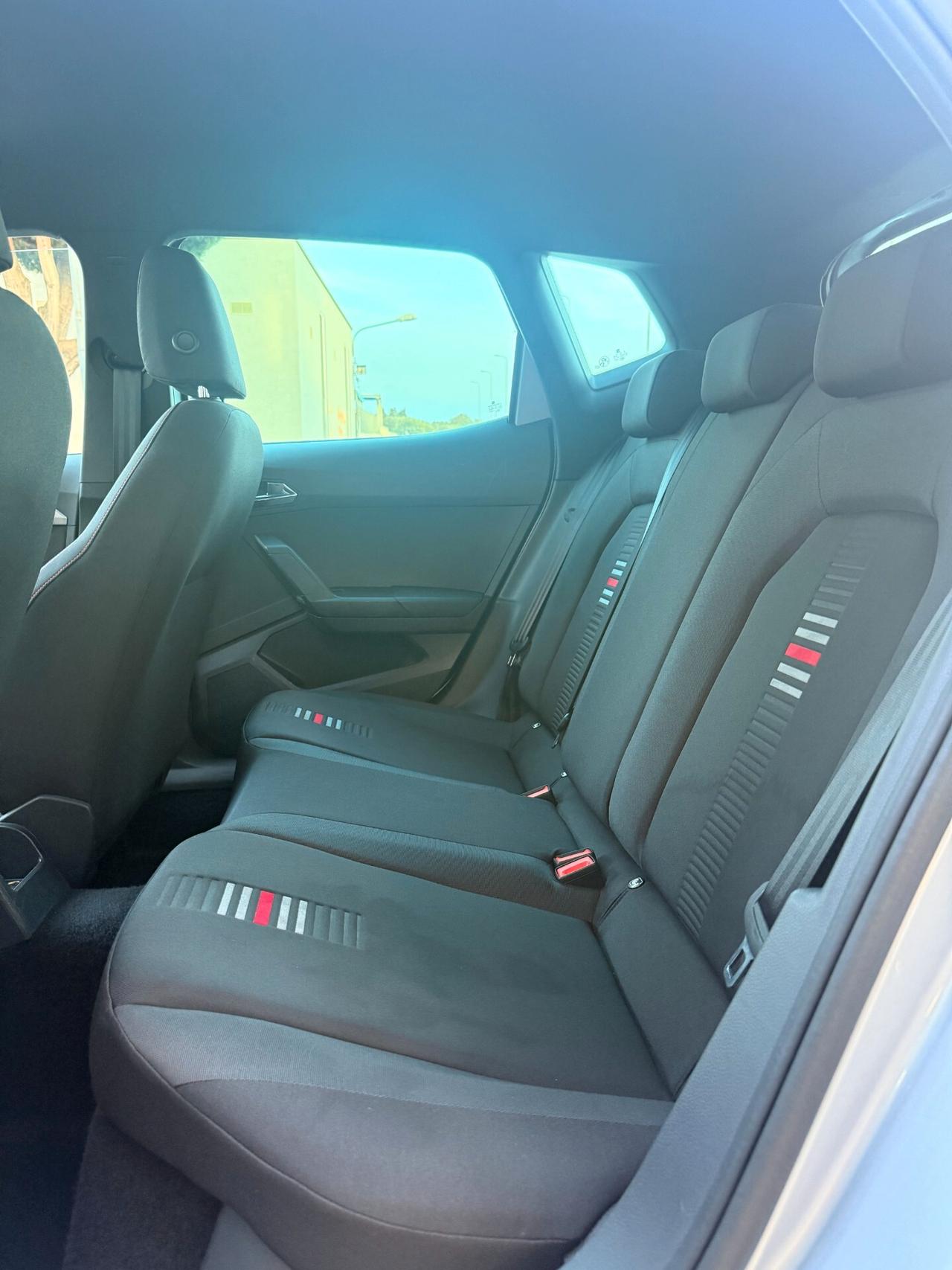 Seat Arona 1.0 TGI FR BENZINA/METANO DI SERIE, CON APPLE CARPLAY,ANDROID AUTO,TELECAMERA,NAVI,FULL LED