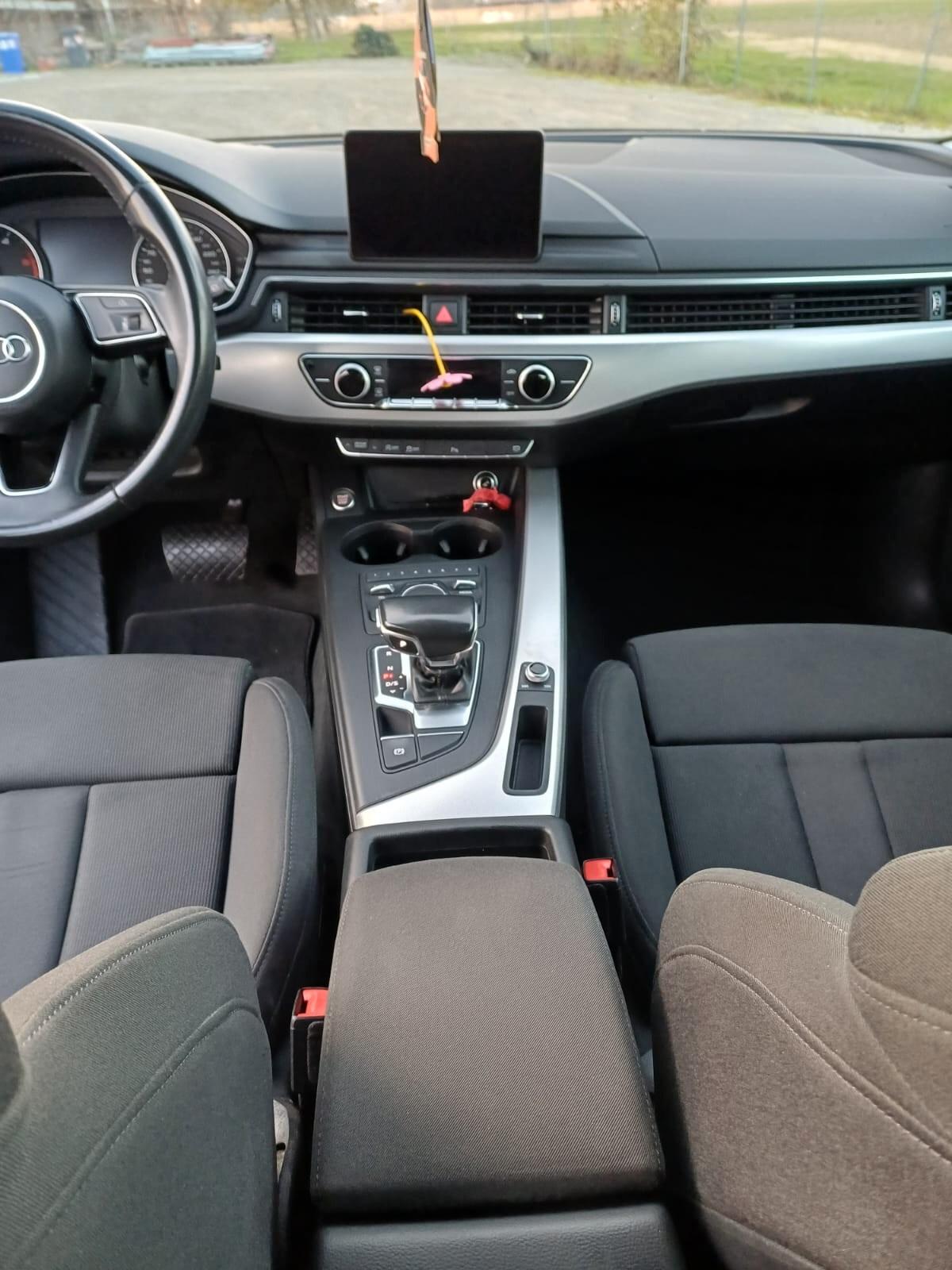 Audi A4 Avant 2.0 TDI 150 CV S line edition