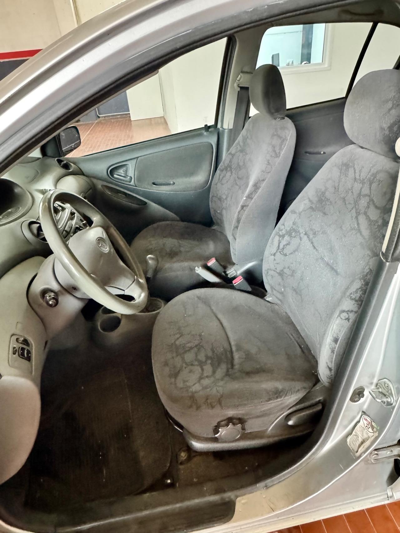 Toyota Yaris 1.0i 16V cat 5 porte