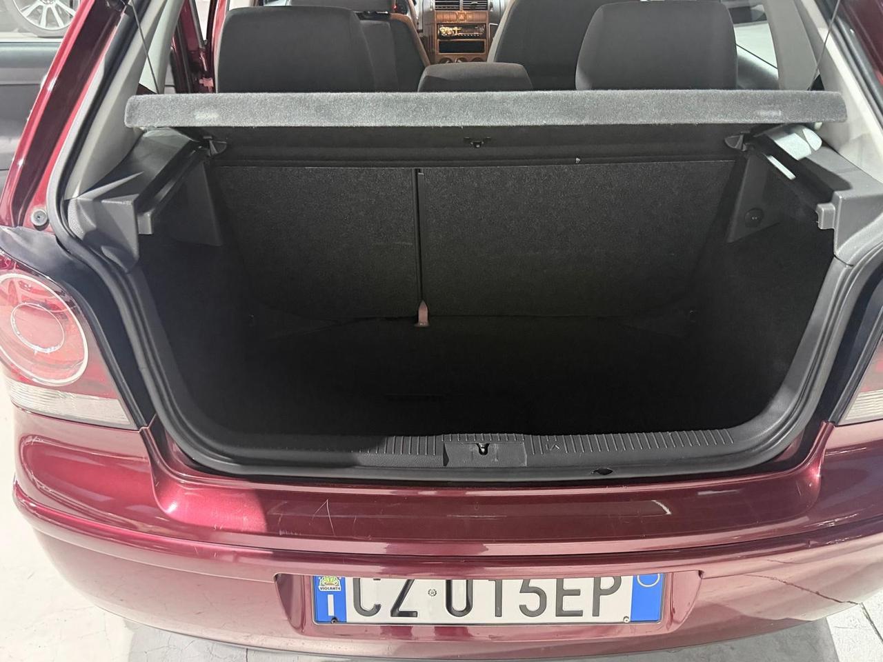 Volkswagen Polo Benzina Neopatentati 5 Posti