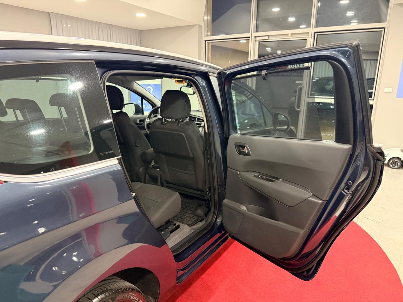 Peugeot 5008 1.6 HDi 115CV Active