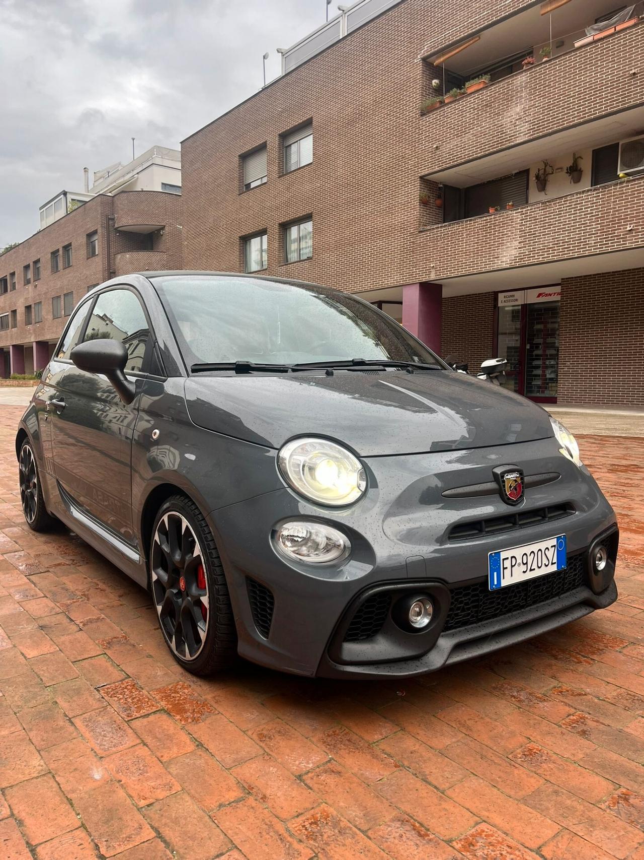 Abarth 595 C Cabrio 1.4 Turbo T-Jet 180 CV Competizione