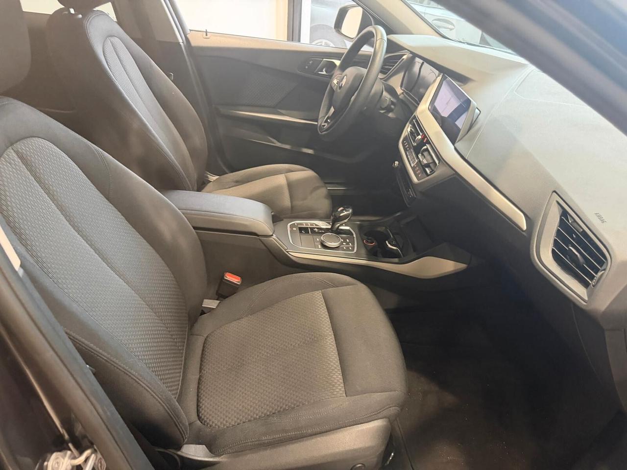 Bmw 118 118d 5p. Business Advantage