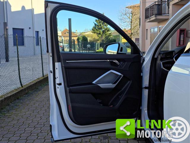 AUDI Q3 35 TDI S tronic Identity Black Business Advantage