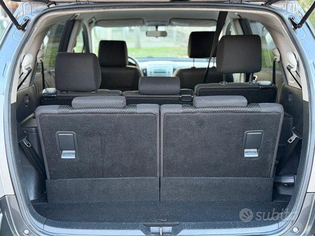 Toyota Corolla Verso 2.2 16V D-4D 7 POSTI