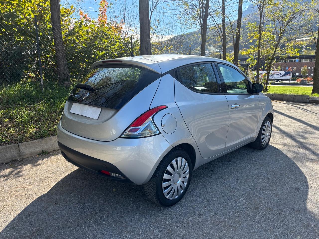 Lancia Ypsilon 1.2 69 CV 5 porte Elefantino
