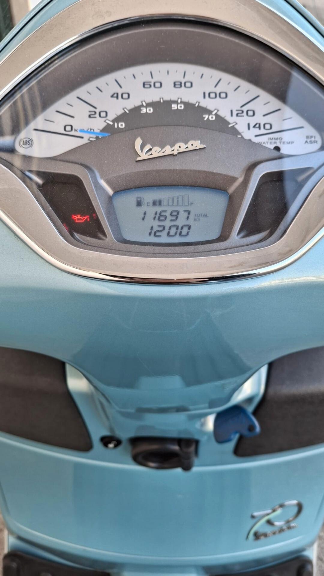 Vespa GTS 300 70* ANNIVERSARIO