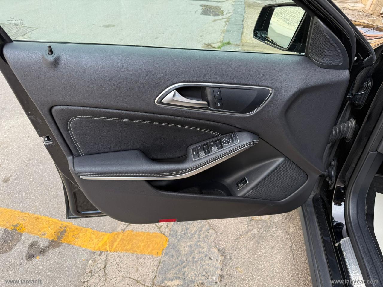 MERCEDES-BENZ GLA 200 d Automatic Sport CROSS