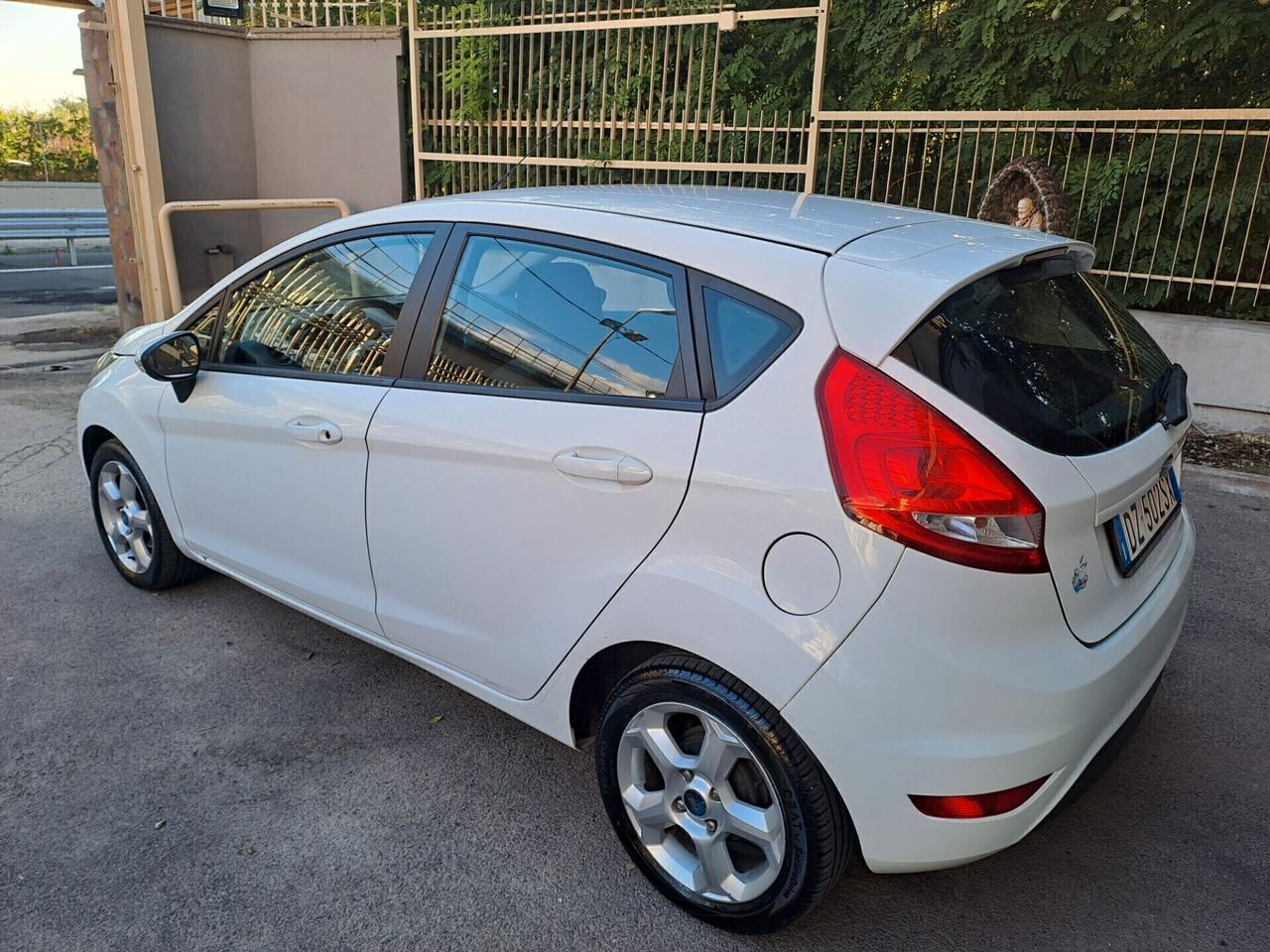 Ford Fiesta 1.4 5 porte Bz.- GPL Titanium