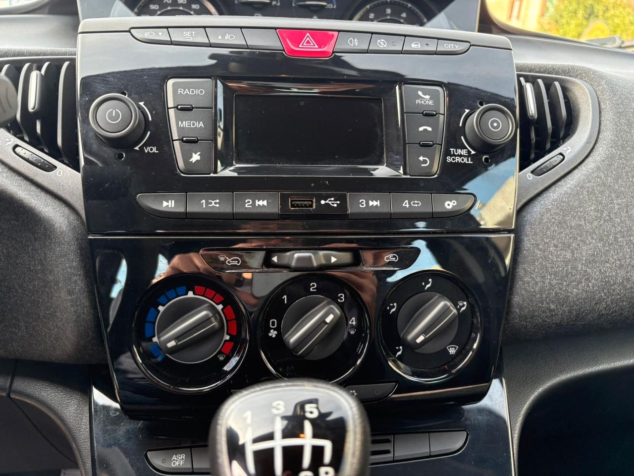 Lancia Ypsilon 1.0 FireFly 5 porte S&S Hybrid Silver PROMO FINANZIAMENTO