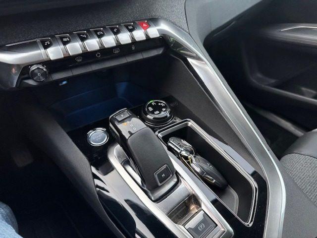 PEUGEOT 3008 BlueHDi 130 S&S EAT8 Allure