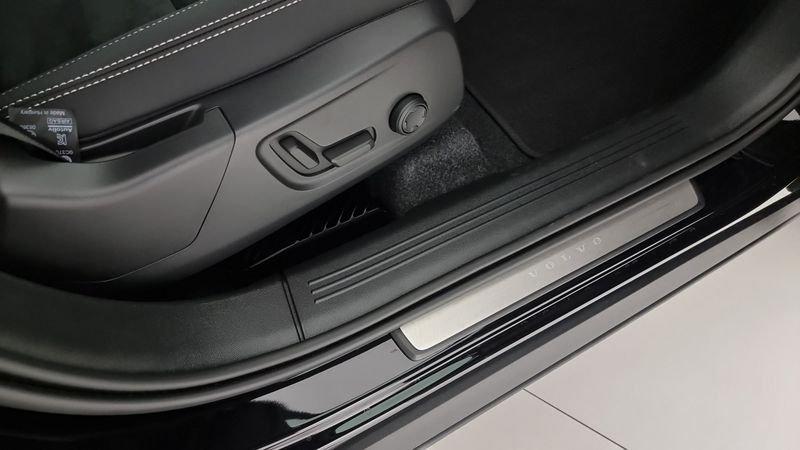 Volvo XC40 B3 automatico Ultra Black Edition
