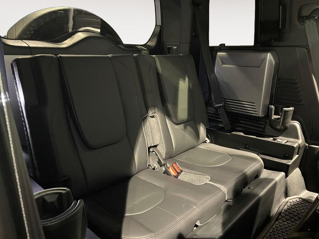 Land Rover Defender VII 2020 110 First Edition awd 240cv 7 Posti