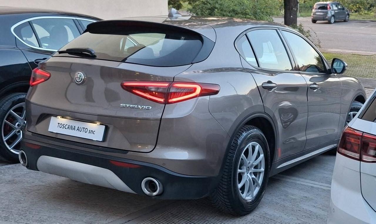 Alfa Stelvio 2.2 Turbodiesel 160 CV AT8 RWD