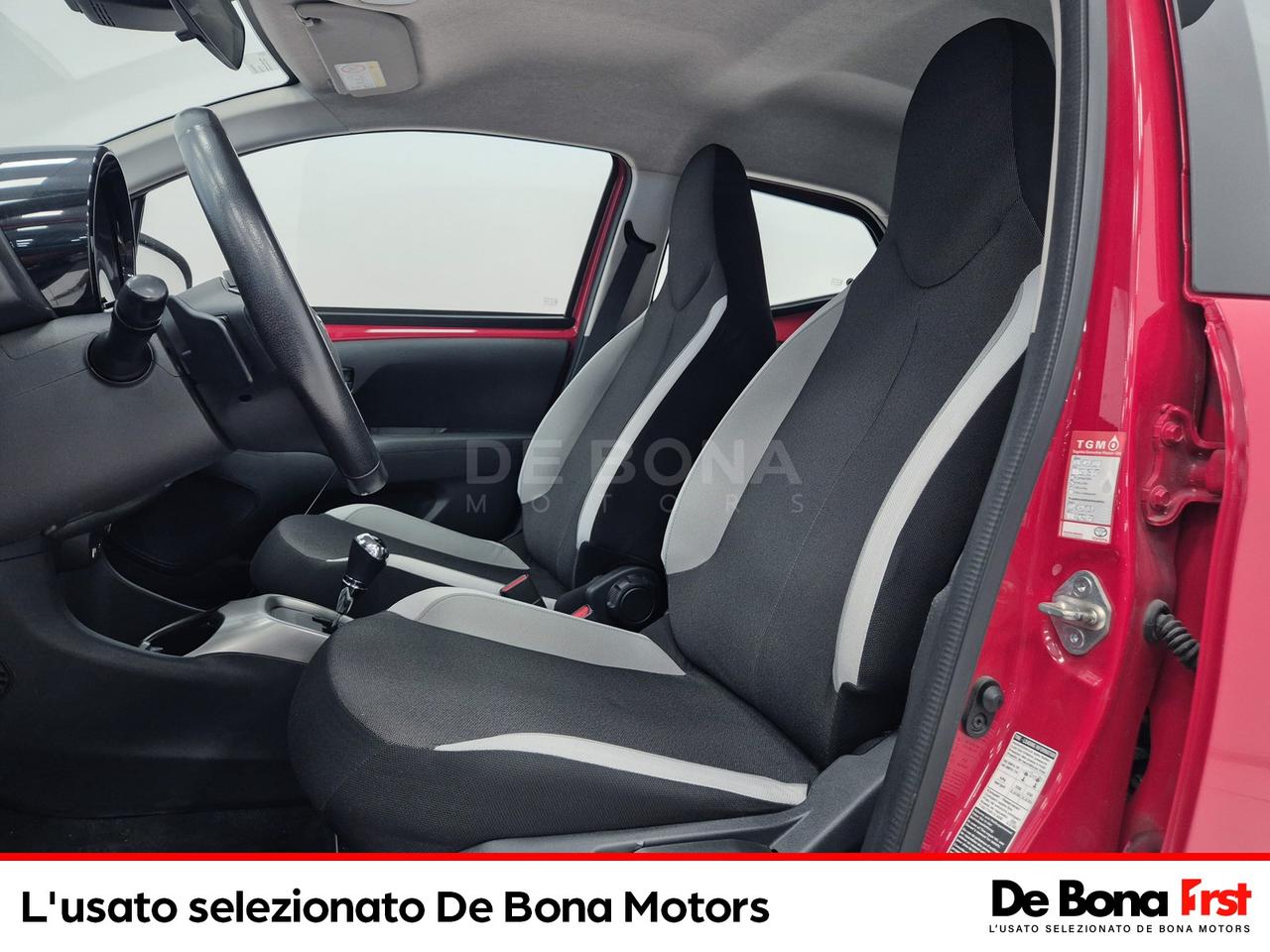 Toyota Aygo 5p 1.0 x-play m-mt