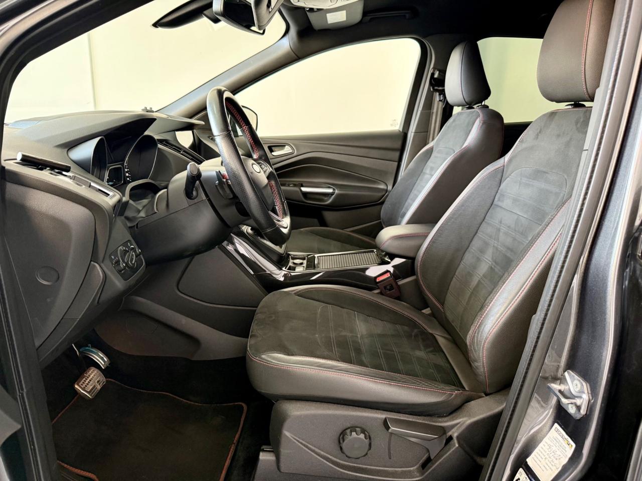 Ford Kuga 2.0 TDCI 120 CV S&S 2WD Powershift ST-Line