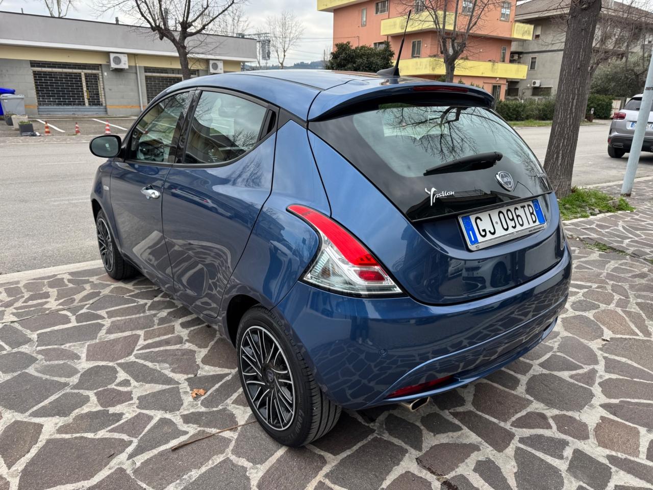 Lancia Ypsilon 1.0 FireFly 5 porte S&S Hybrid Alberta Ferretti