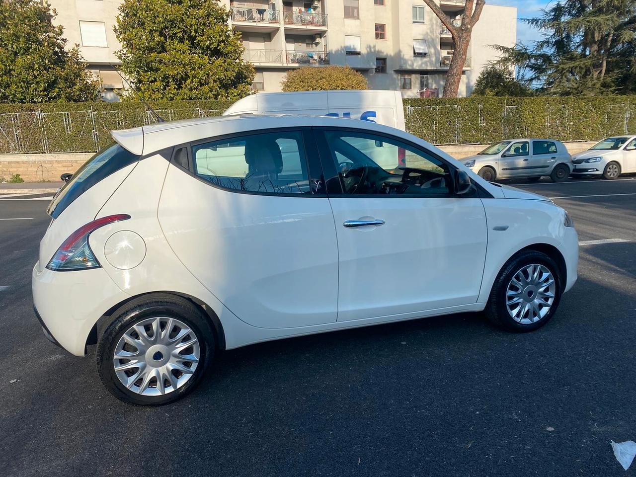 Lancia Ypsilon 1.2 Elefantino x neopatentati