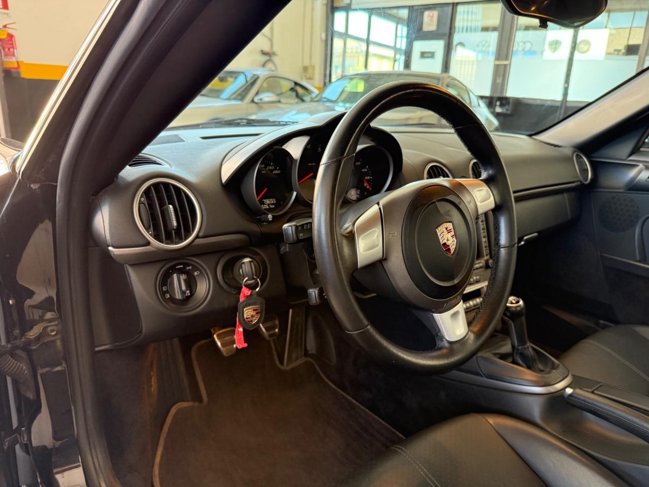 Porsche Cayman 2.7