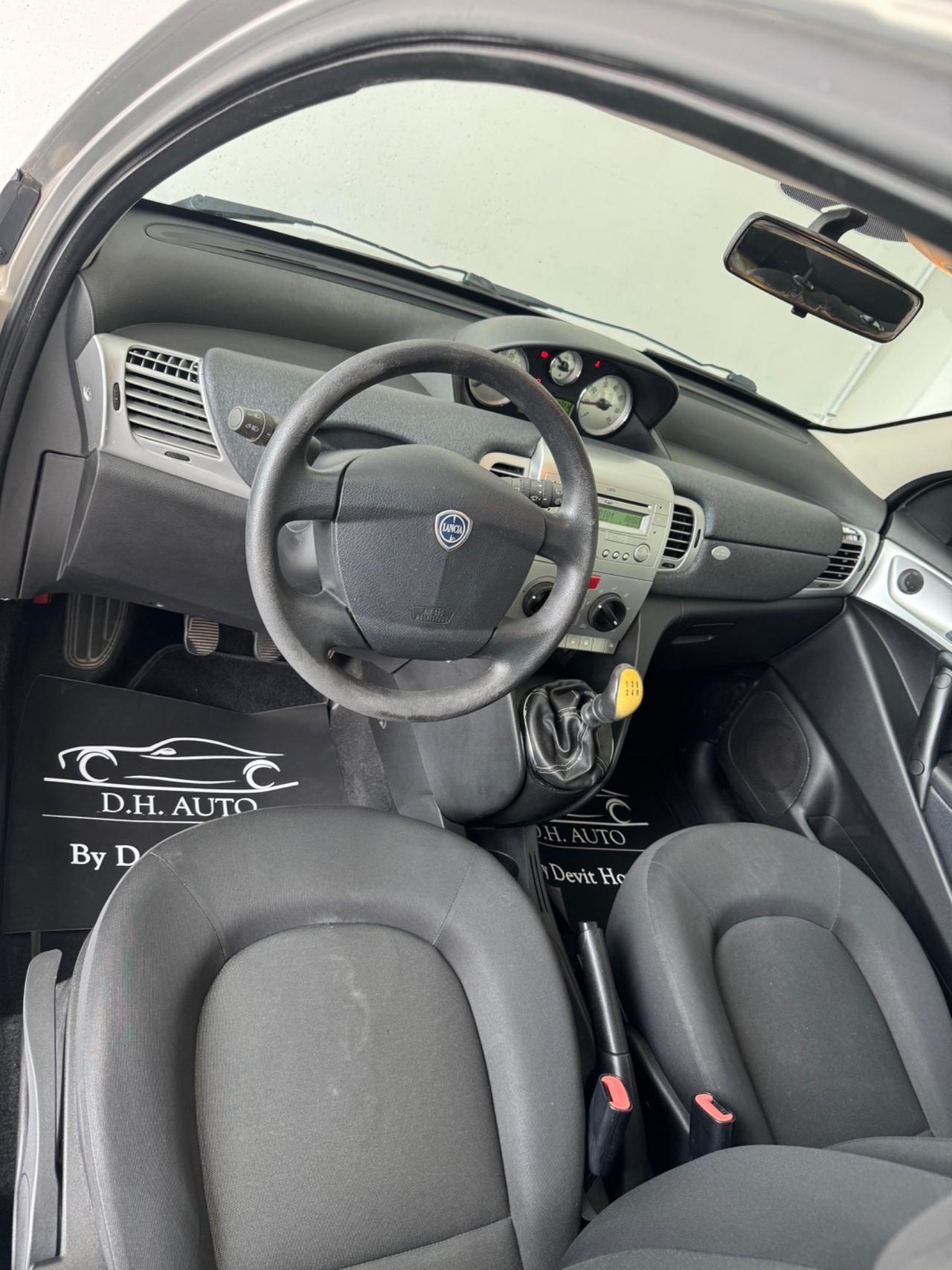 Lancia Ypsilon 1.2 69 CV Unyca