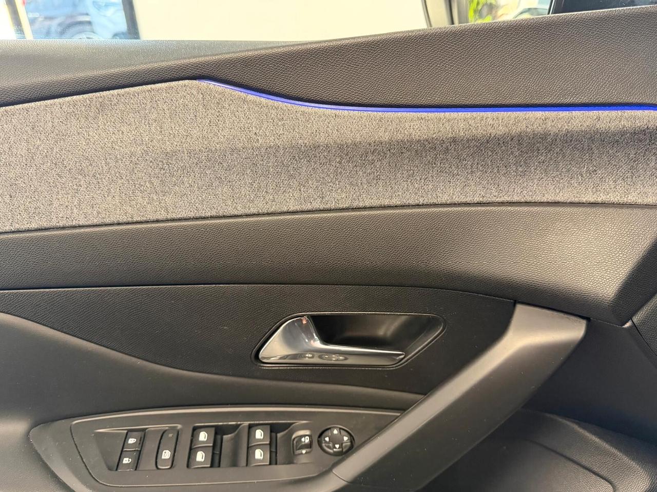 PEUGEOT 308 BERLINA ALLURE 1.5 PELLE NAVI OK NEOPATENTATI ANNO 2022