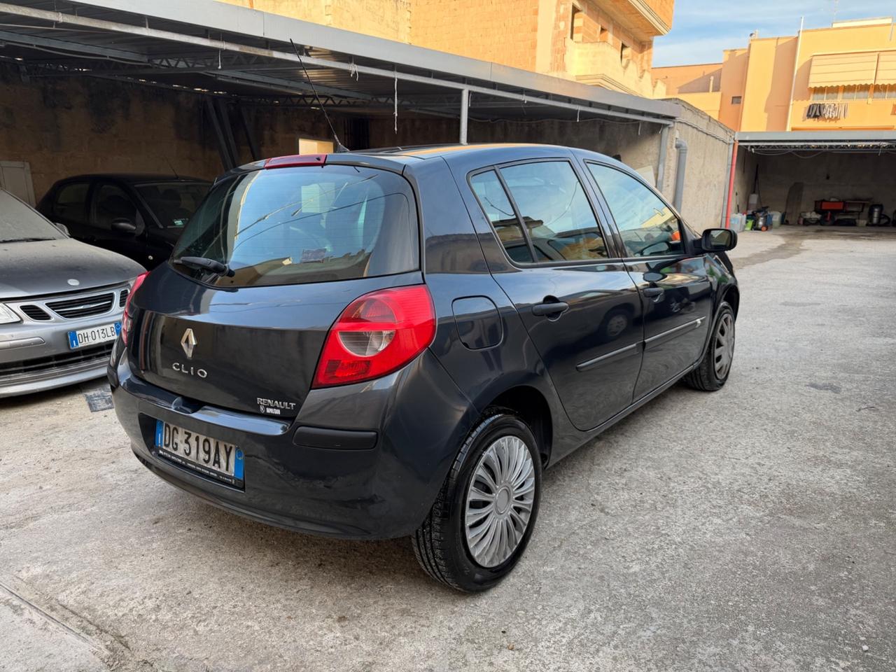 Renault Clio Storia 1.2 16V 5 porte Dynamique