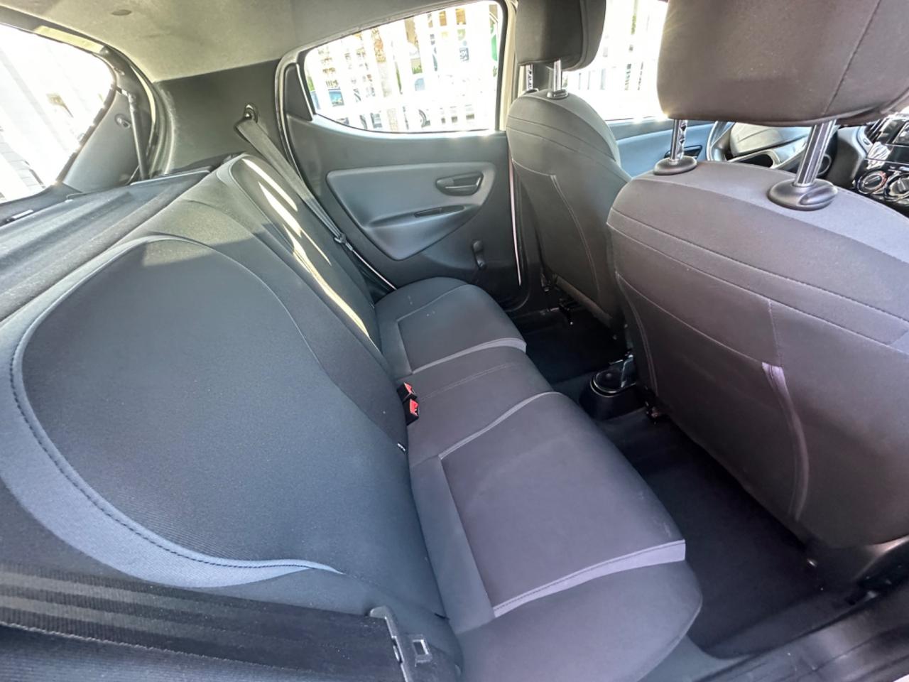 Lancia Ypsilon 1.2 69 CV 5 porte Silver