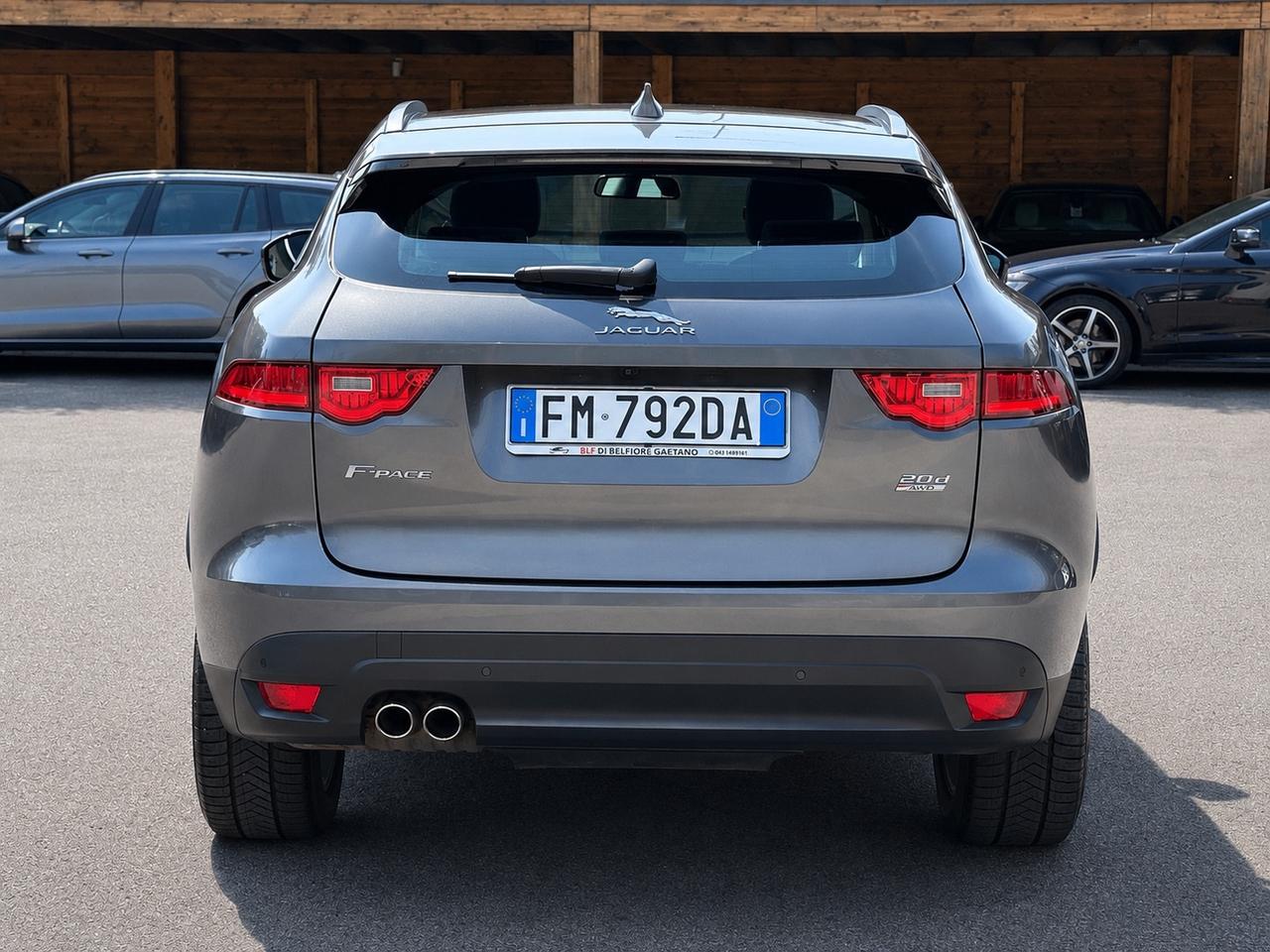 Jaguar F-Pace 2.0 D 180 CV AWD TETTO . CATENA NUOVA