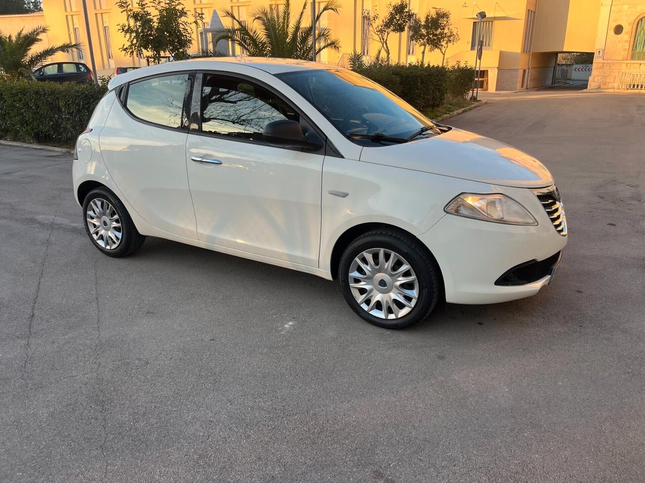 Lancia Ypsilon 1.2 69 CV 5p. Silver UsatoSicuro