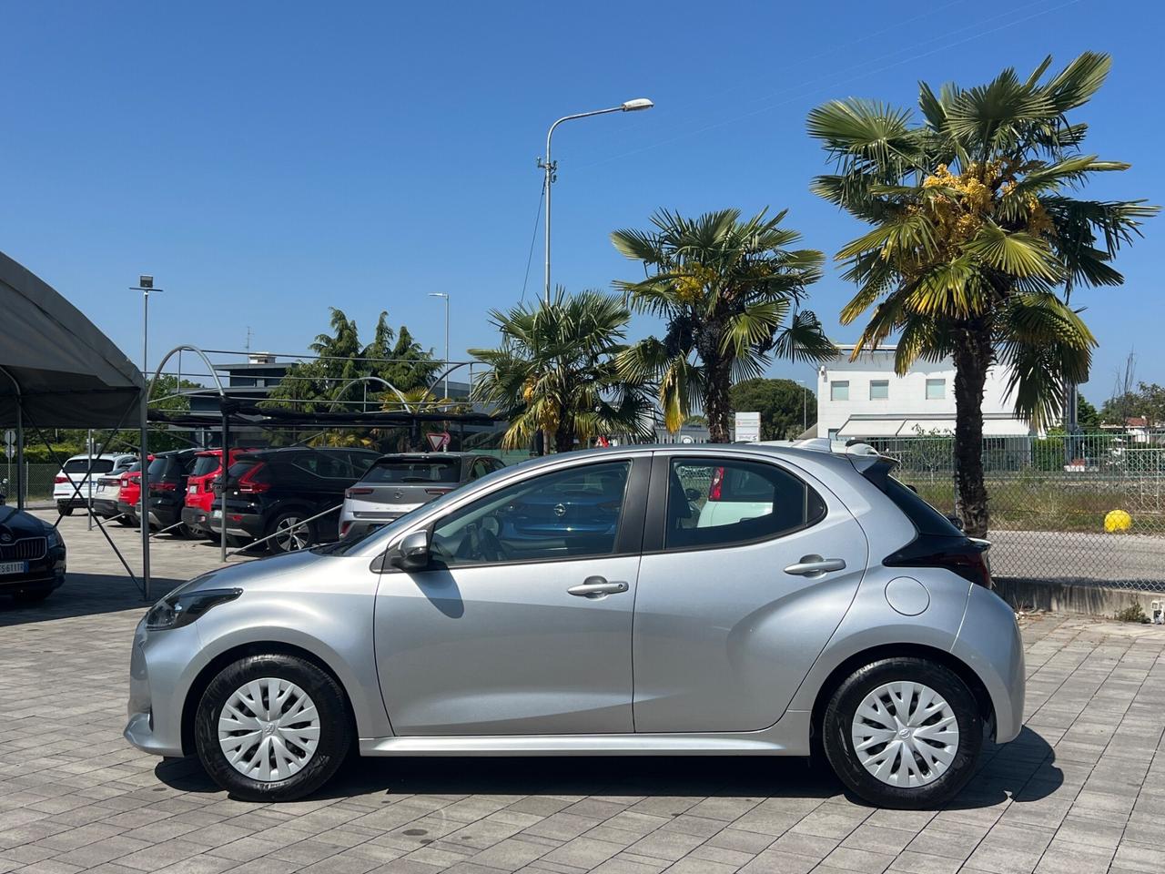 Toyota Yaris 1.5 Hybrid 5 porte Business FINANZIABILE