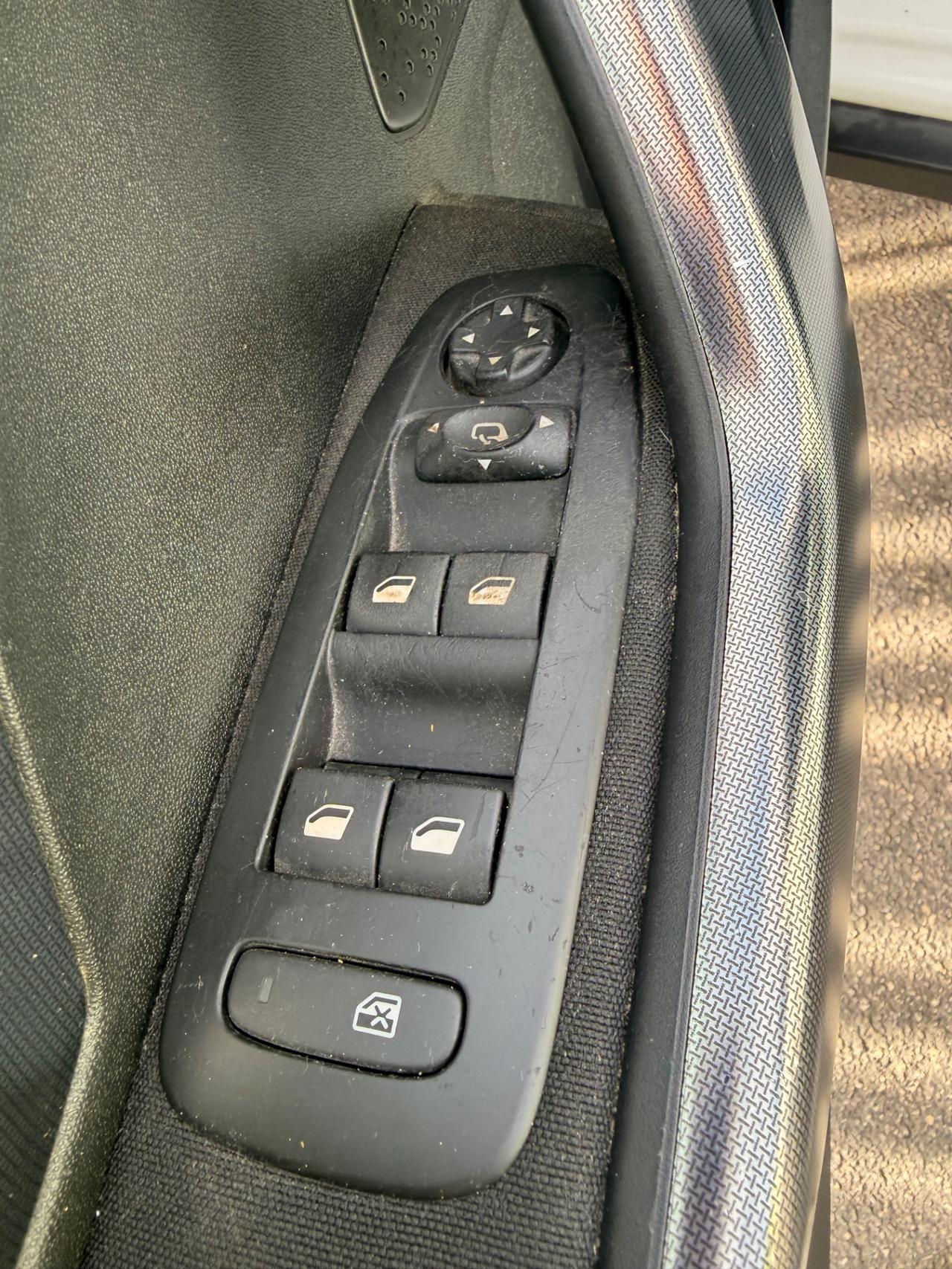 Peugeot 2008 1.6 e-HDi 115 CV Stop&Start Allure