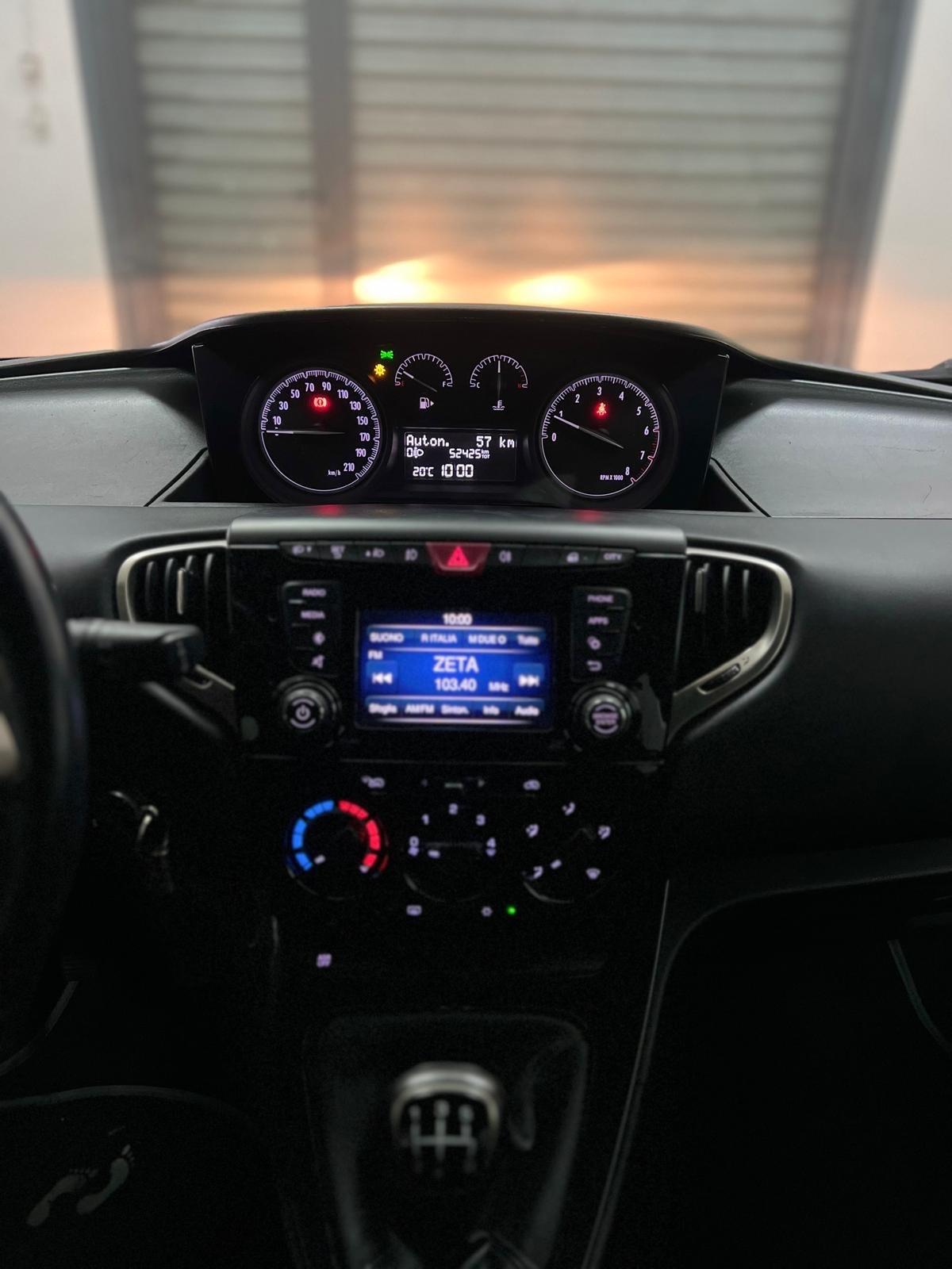 Lancia Ypsilon 1.2 69 CV 5 porte S&S Platinum