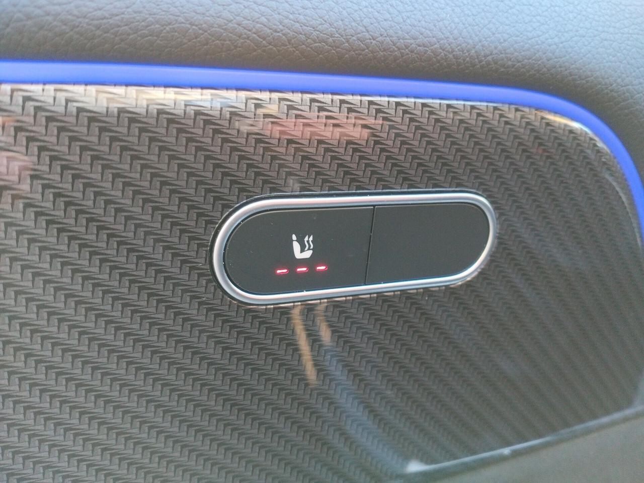 Mercedes-Benz GLA 200 d AMG Line Premium auto * SOLI 22.000 KM *