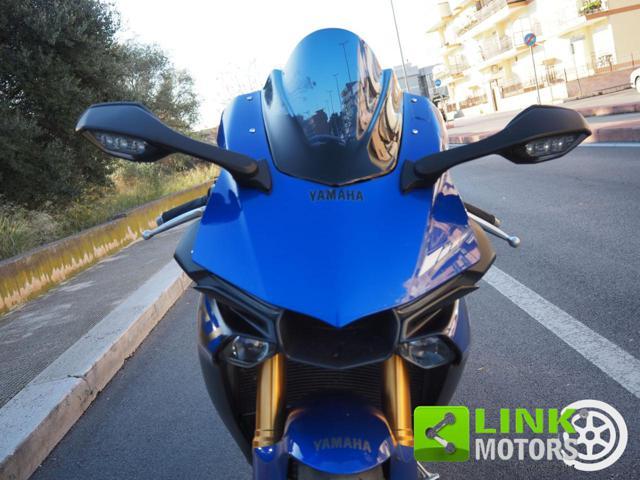 YAMAHA YZF R1 ++? 193,00 al mese++