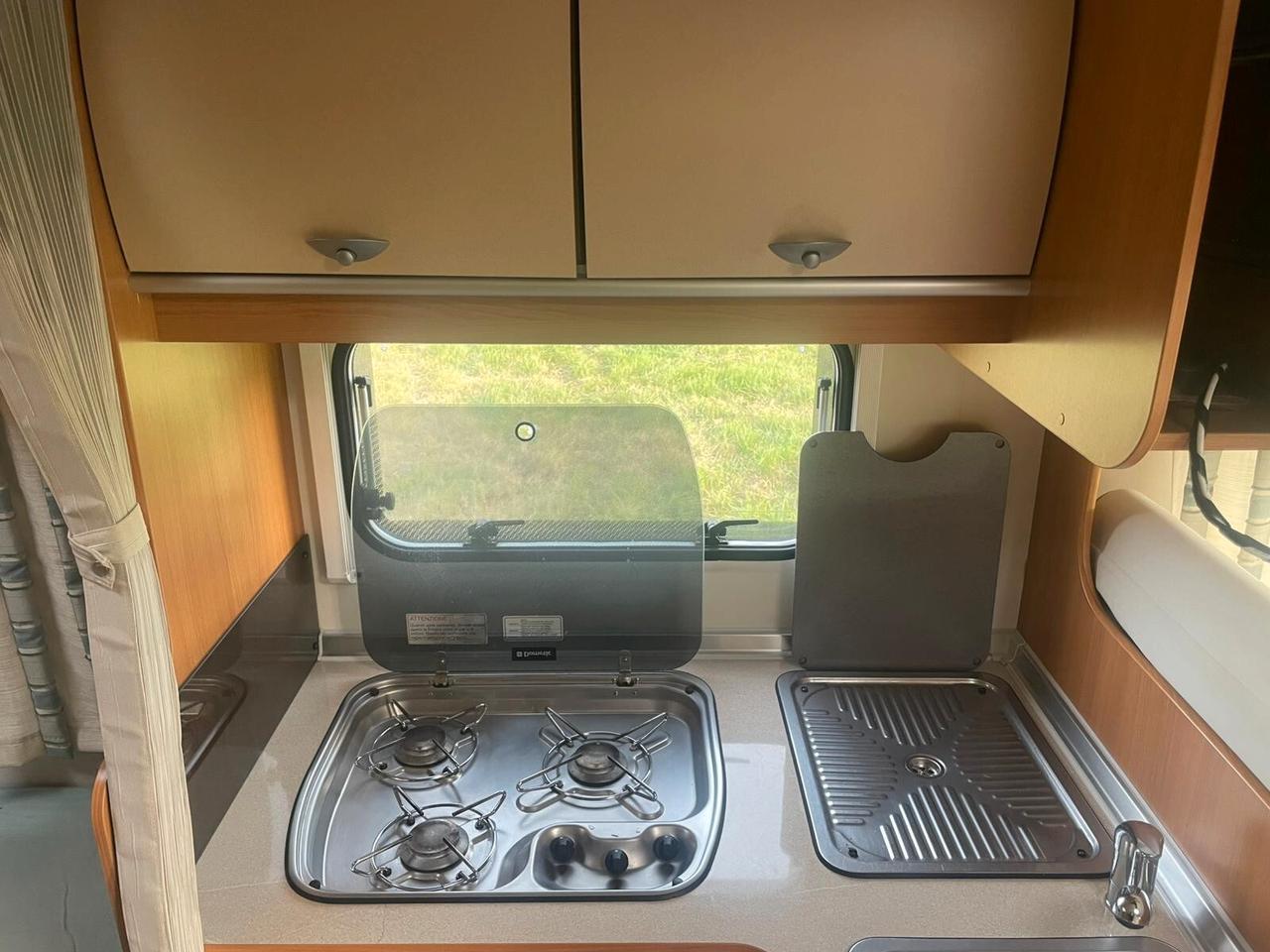 Bürstner Viseo 696 Motorhome con letto matrimoniale