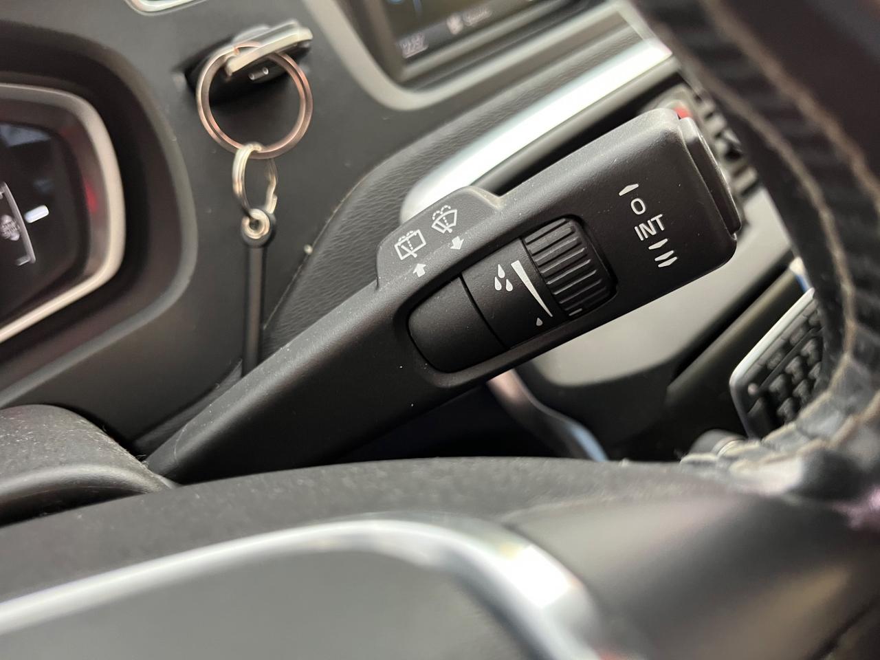 Volvo V40 D2 1.6 R-design Momentum