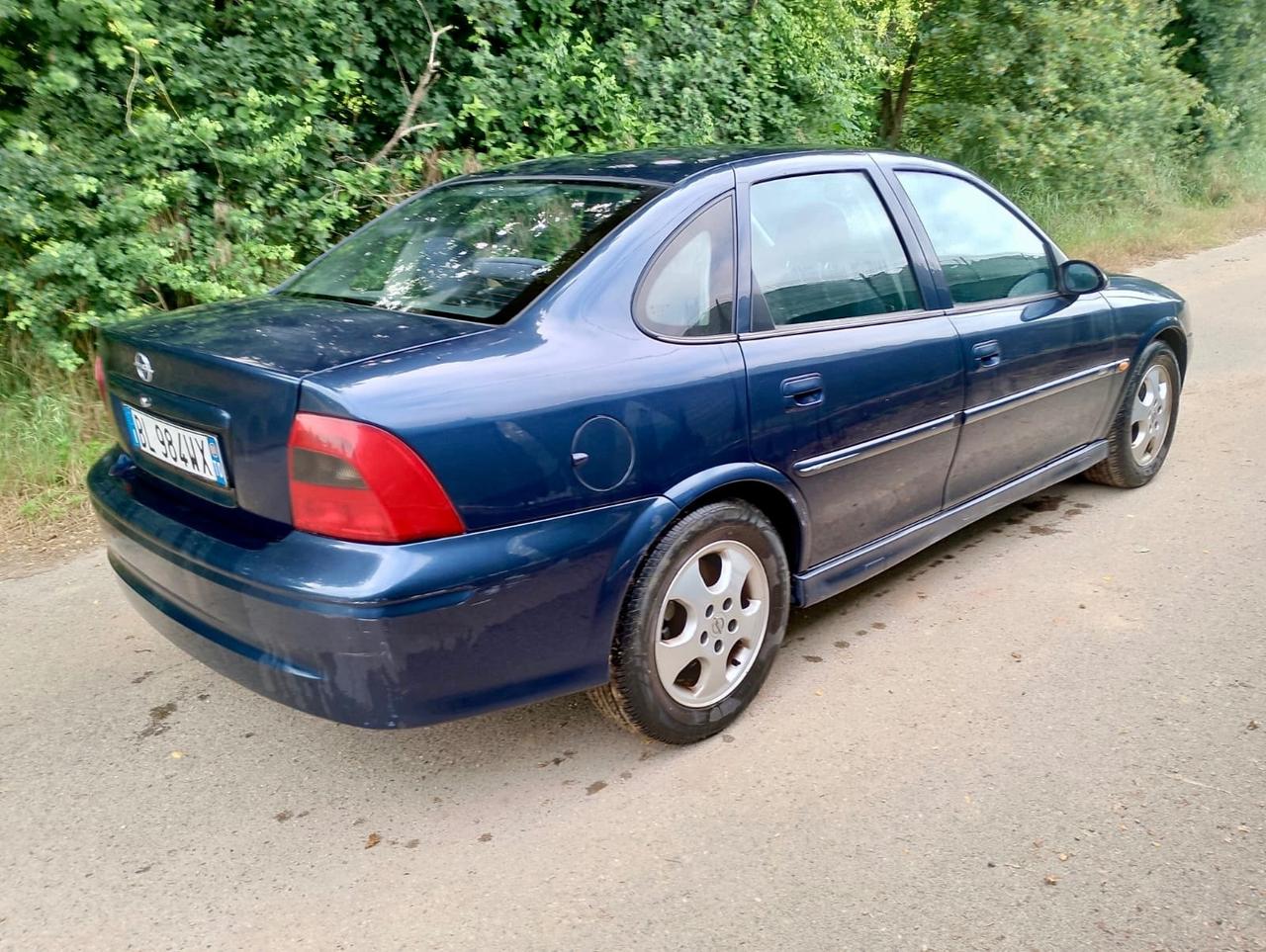 Opel Vectra 1.6i 16V cat 4 porte Edition 2000